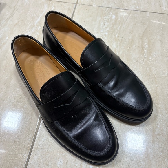 Tod's Classic Black Leather Slip-On Loafers - Picture 3 of 5
